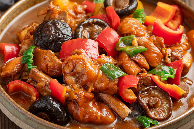 黃（huáng）燜雞（jī）