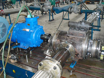 三（sān）螺杆泵（bèng）安裝現場